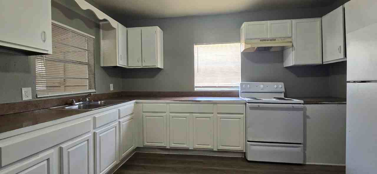 829 Texas Ave - Photo 5 of 10