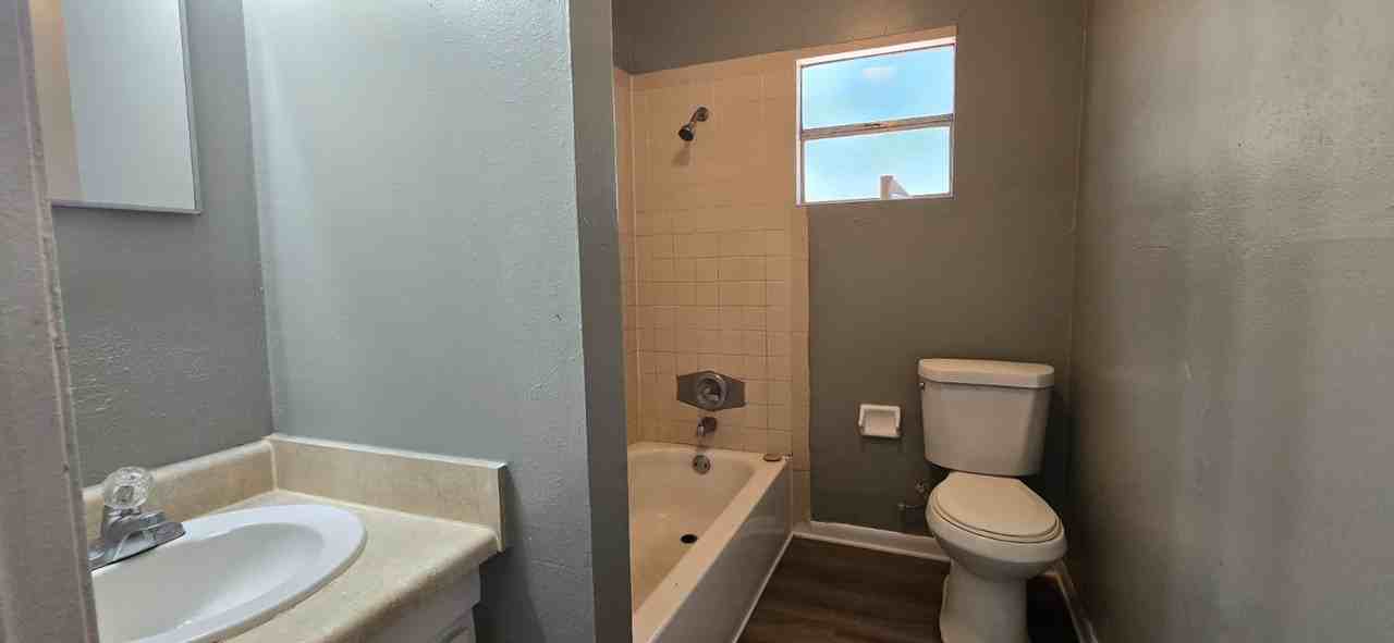 829 Texas Ave - Photo 6 of 10