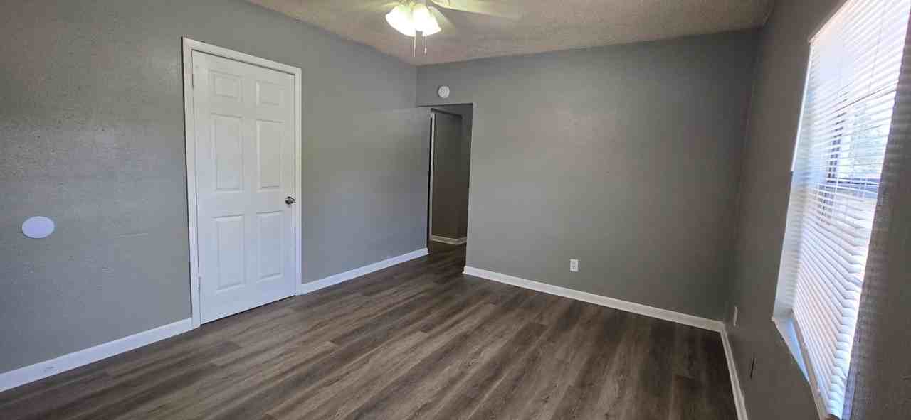 829 Texas Ave - Photo 7 of 10