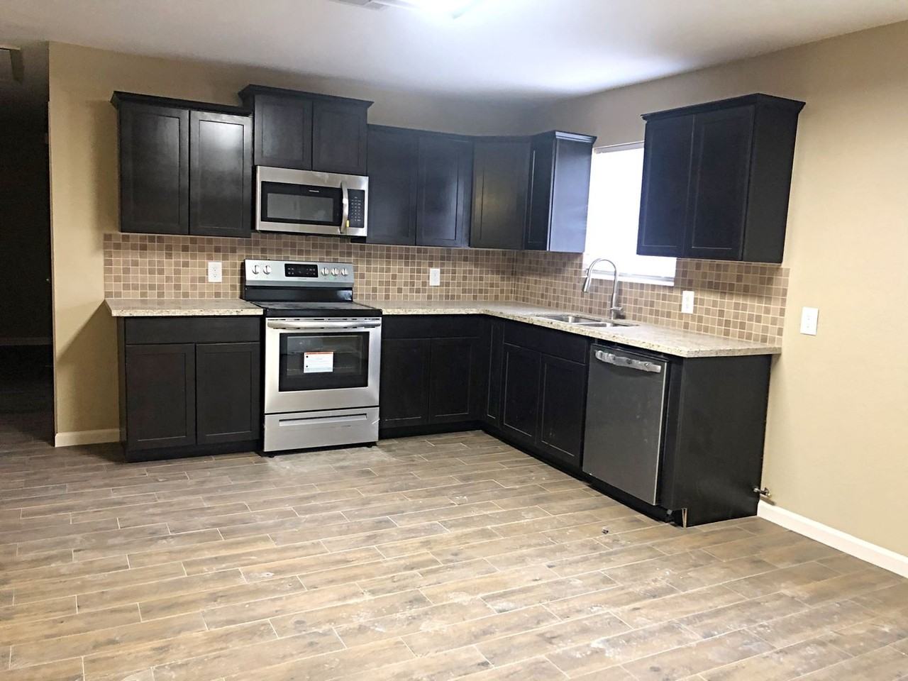 790 Evangeline Ln - Photo 2 of 11