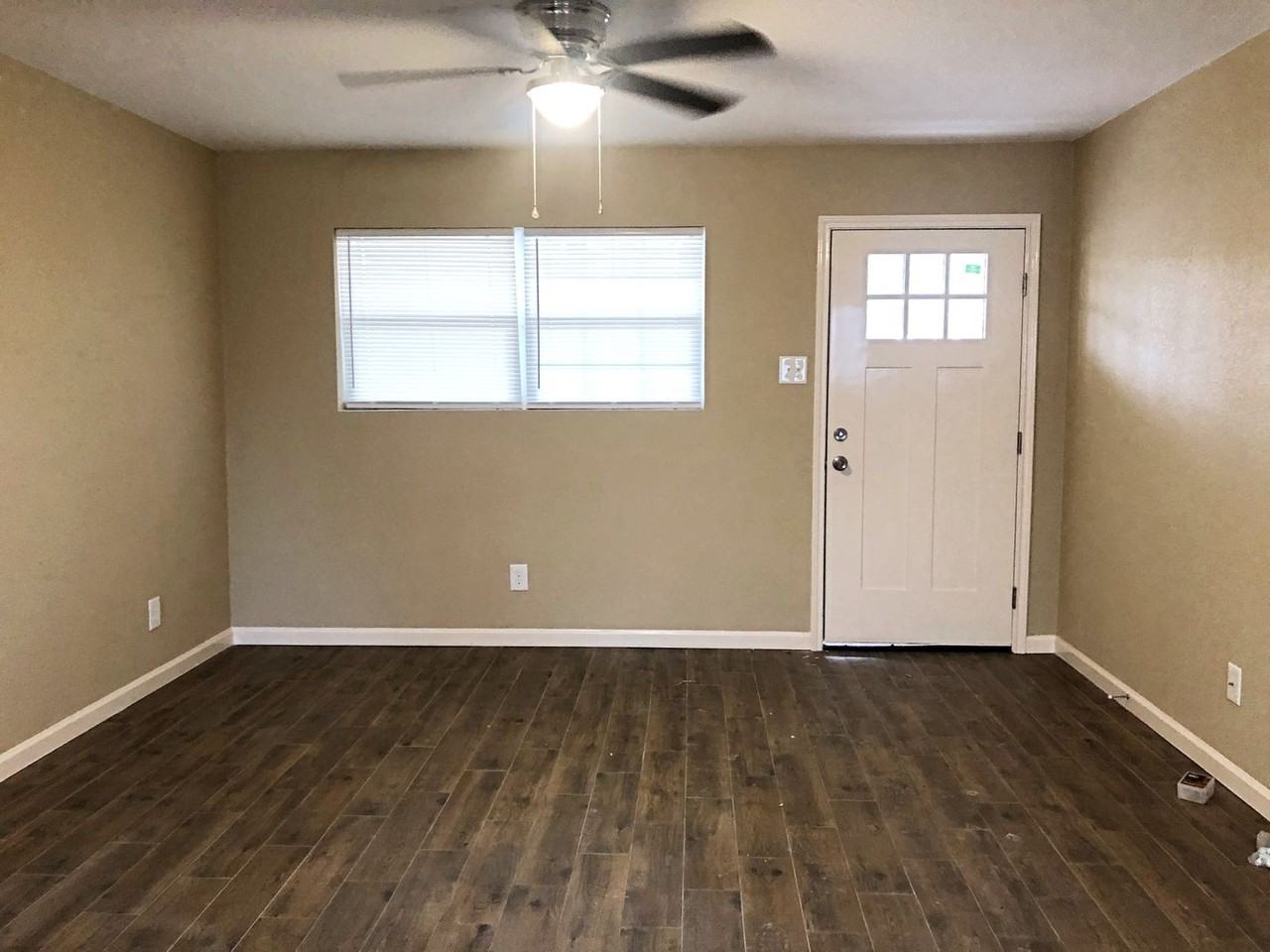 790 Evangeline Ln - Photo 3 of 11