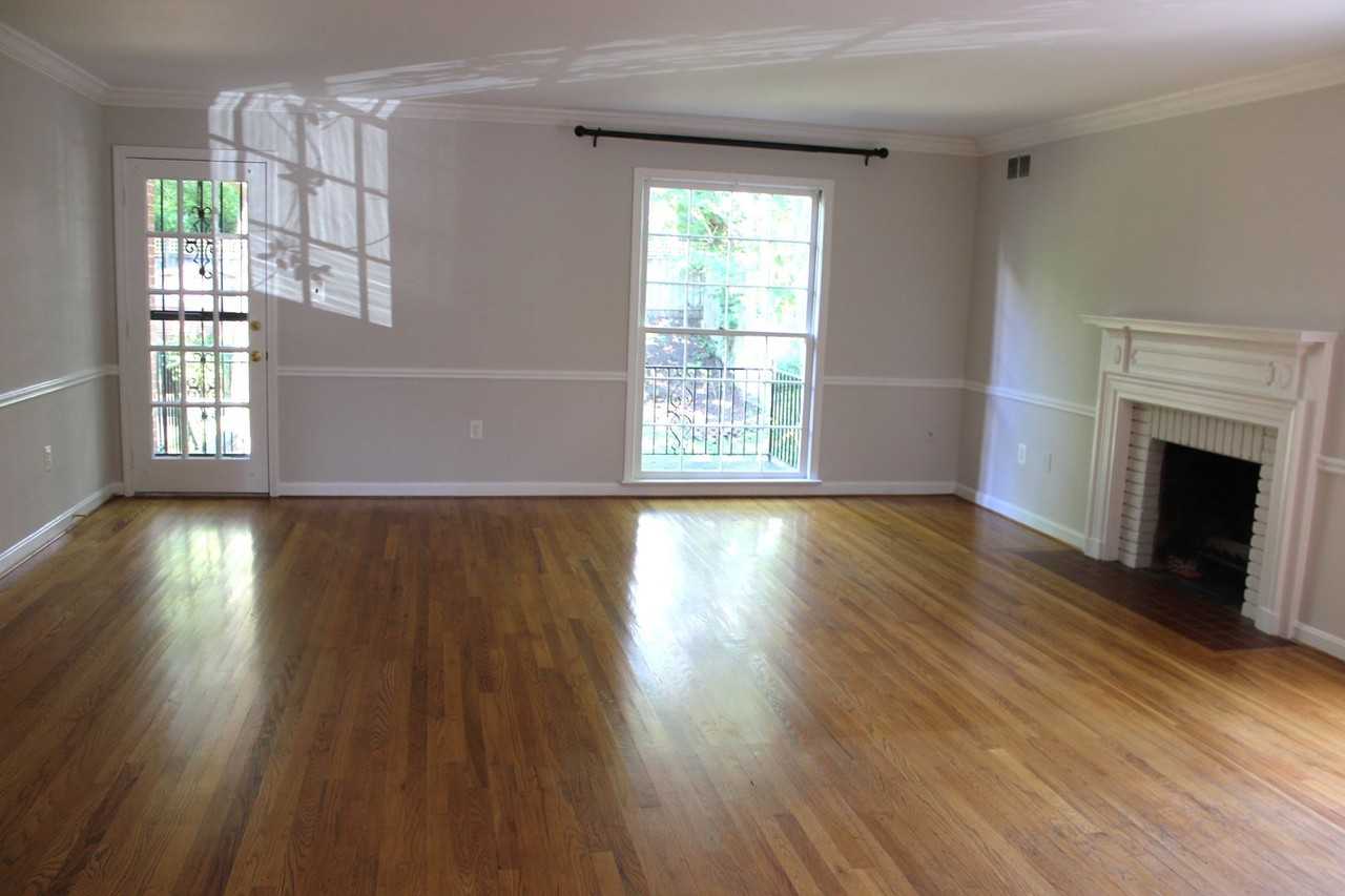 618 S Royal St - Photo 3 of 19