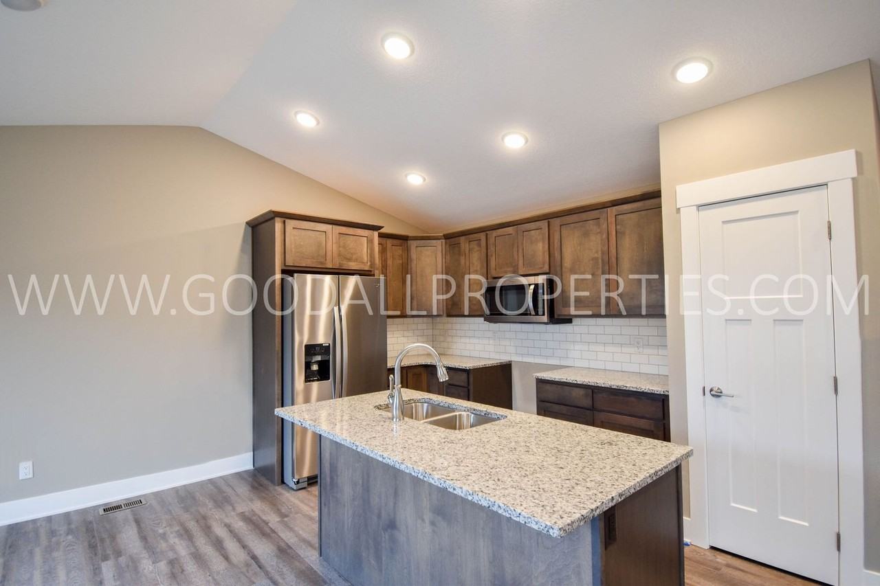 16726 Wilden Dr - Photo 2 of 23