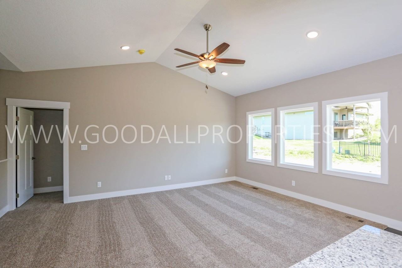16726 Wilden Dr - Photo 4 of 23