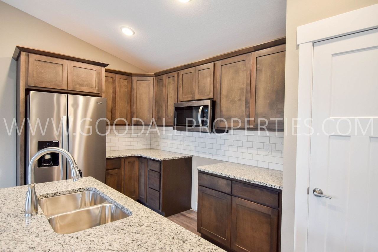 16726 Wilden Dr - Photo 5 of 23