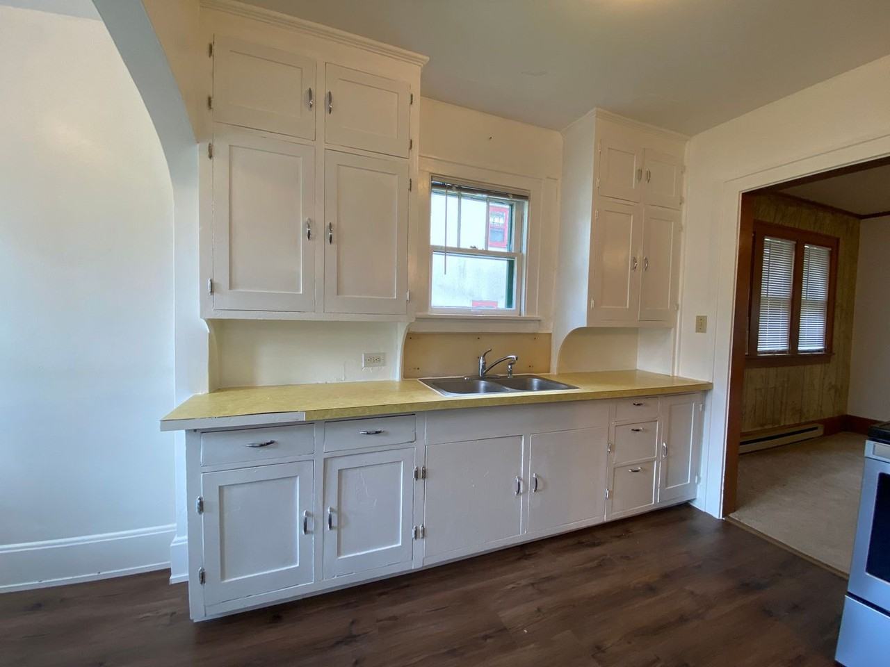 1445 University Dr N - Photo 6 of 38