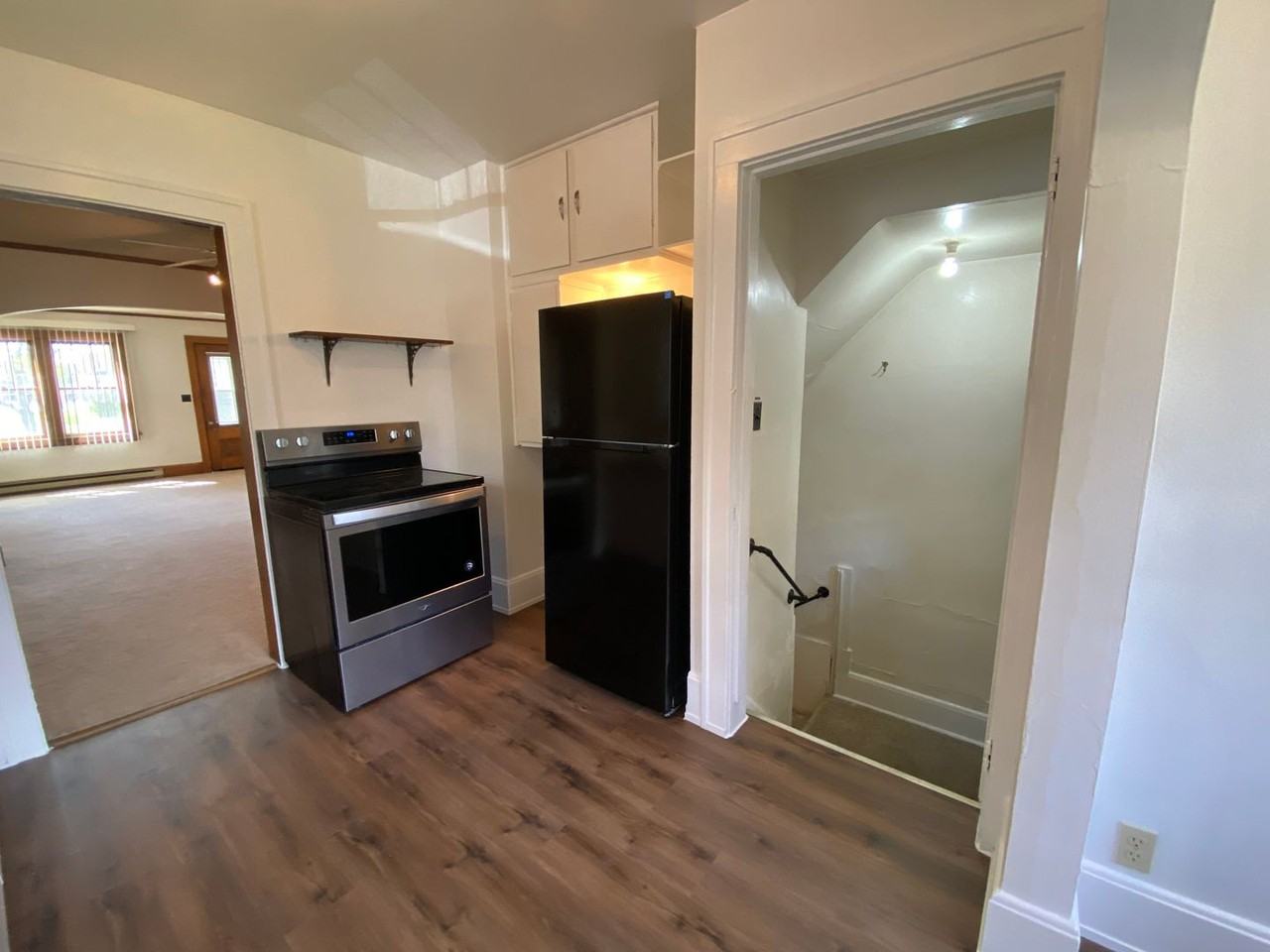 1445 University Dr N - Photo 7 of 38