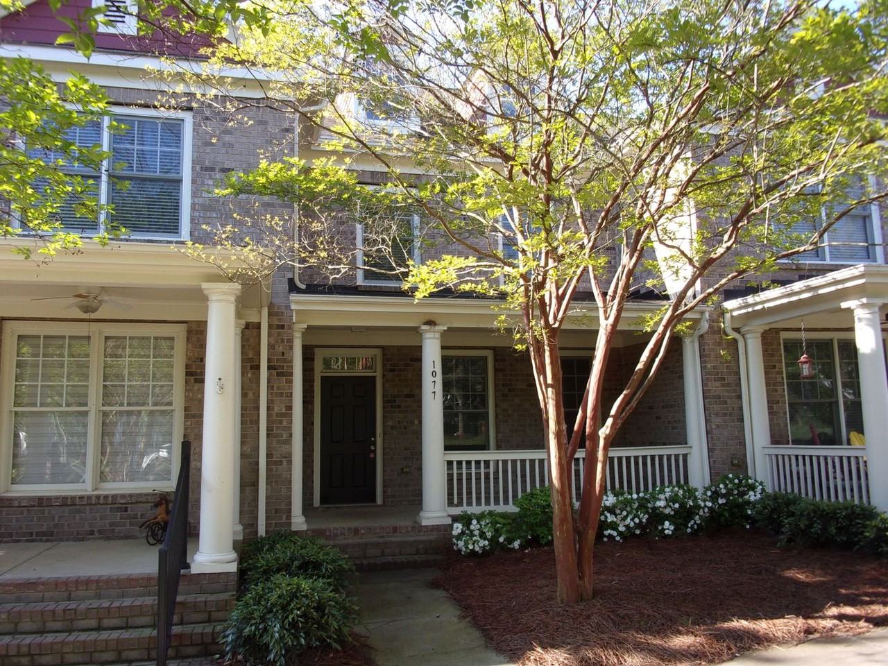 1077 Market St - Photo 2 of 24