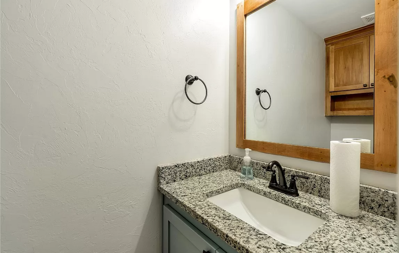 4609 Mccann Ave - Photo 5 of 34