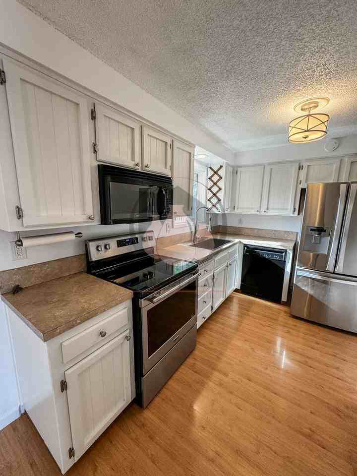 4934 Nina Avenue Southeast - Photo 5 of 16