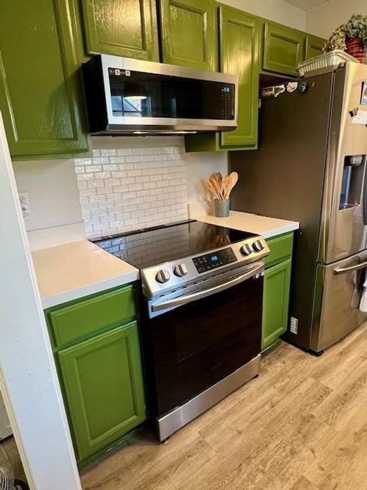 112 Burt St - Photo 3 of 18