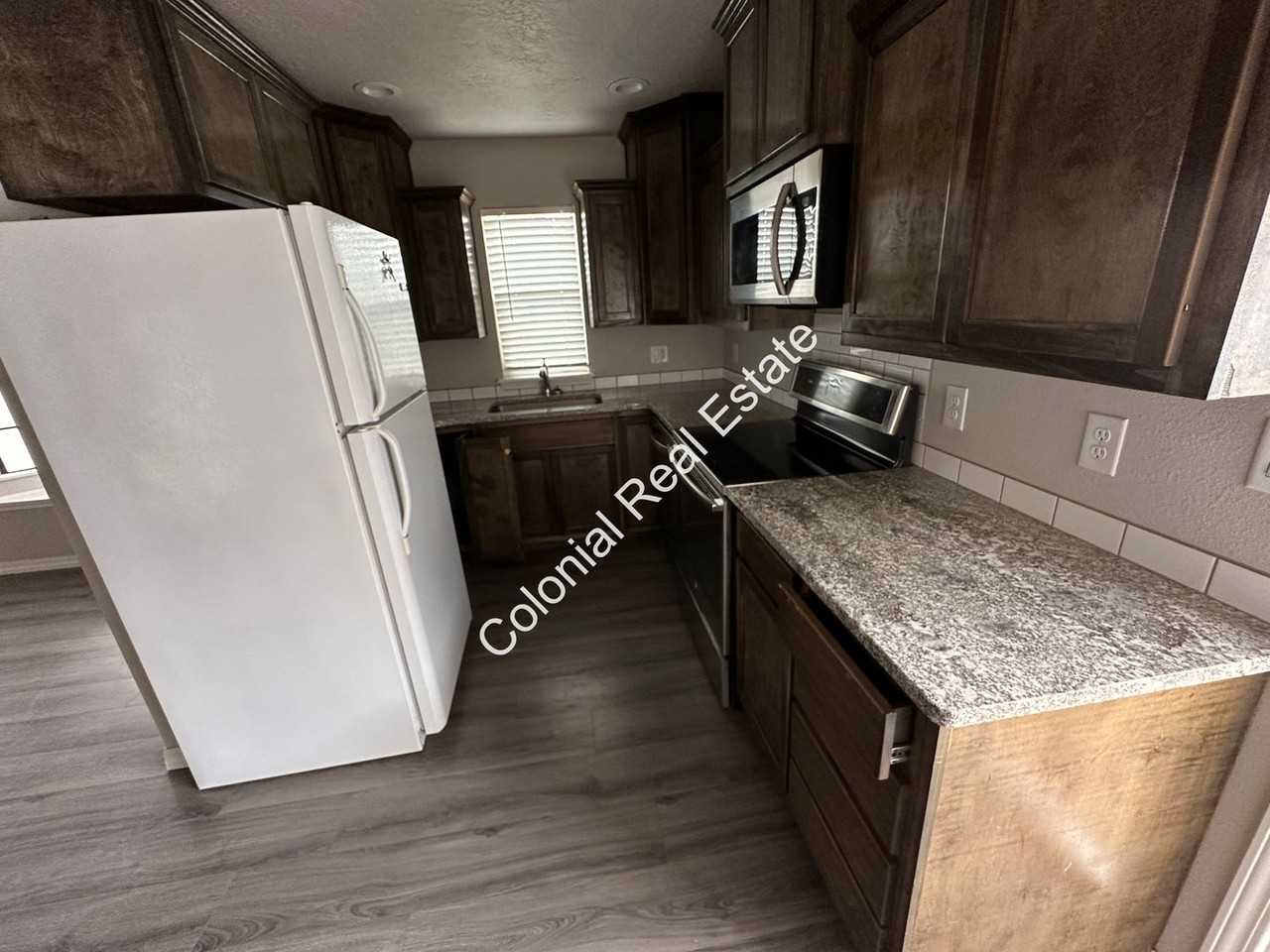 112 State Ave - Photo 3 of 7