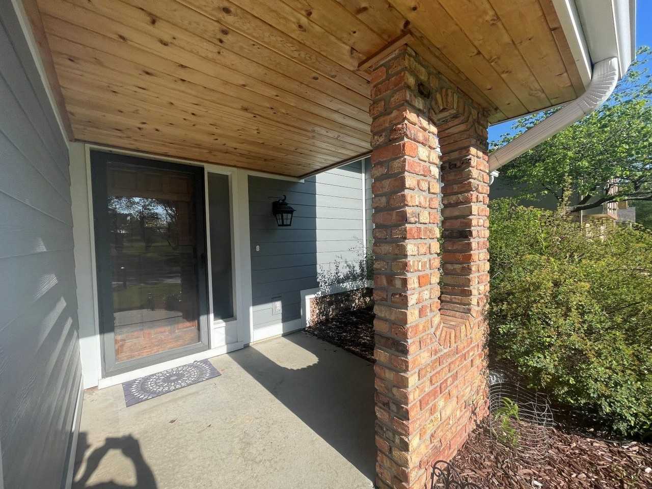 1206 Beechwood Ave - Photo 2 of 20