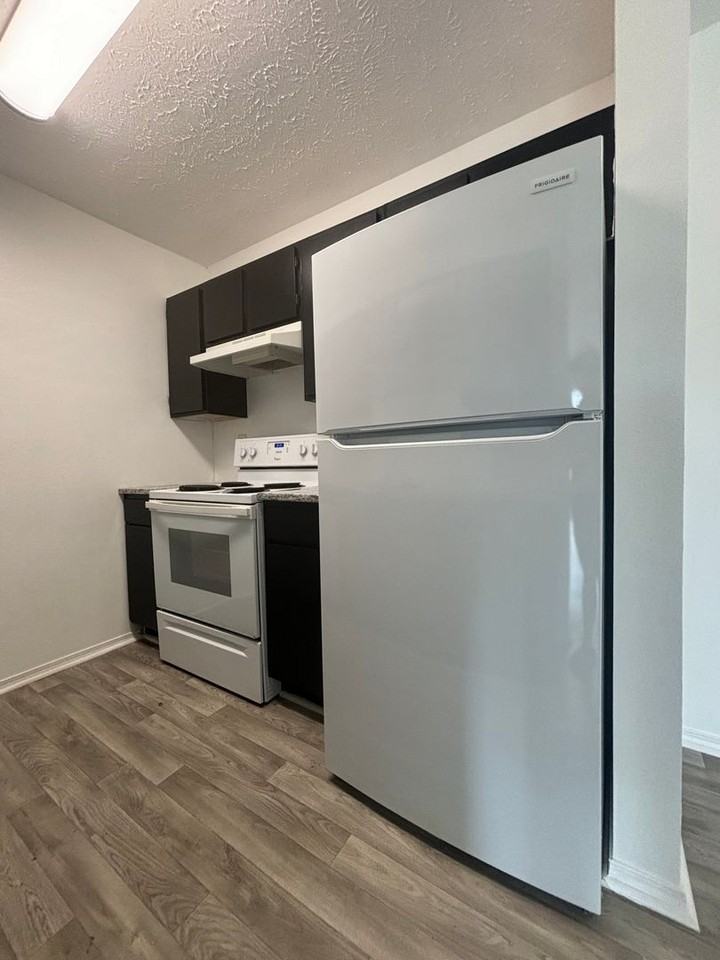 721 Brett Cir - Photo 2 of 11