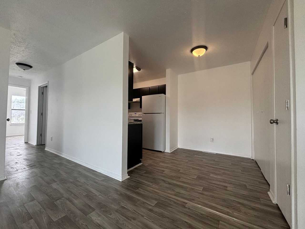 721 Brett Cir - Photo 3 of 11