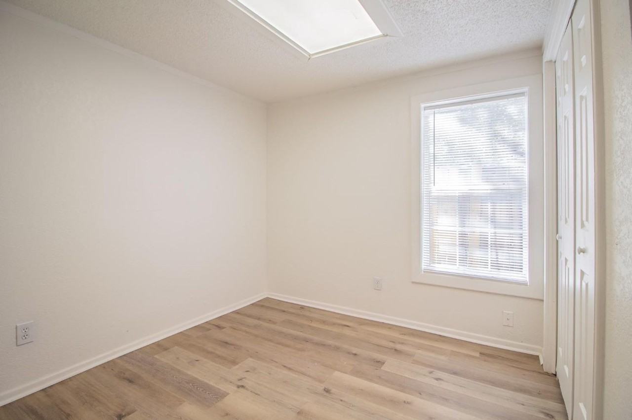 1719 25th St - Photo 4 of 7