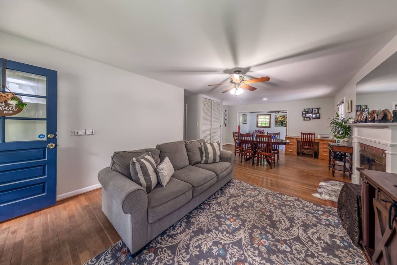 134 Berkeley Ln - Photo 2 of 15