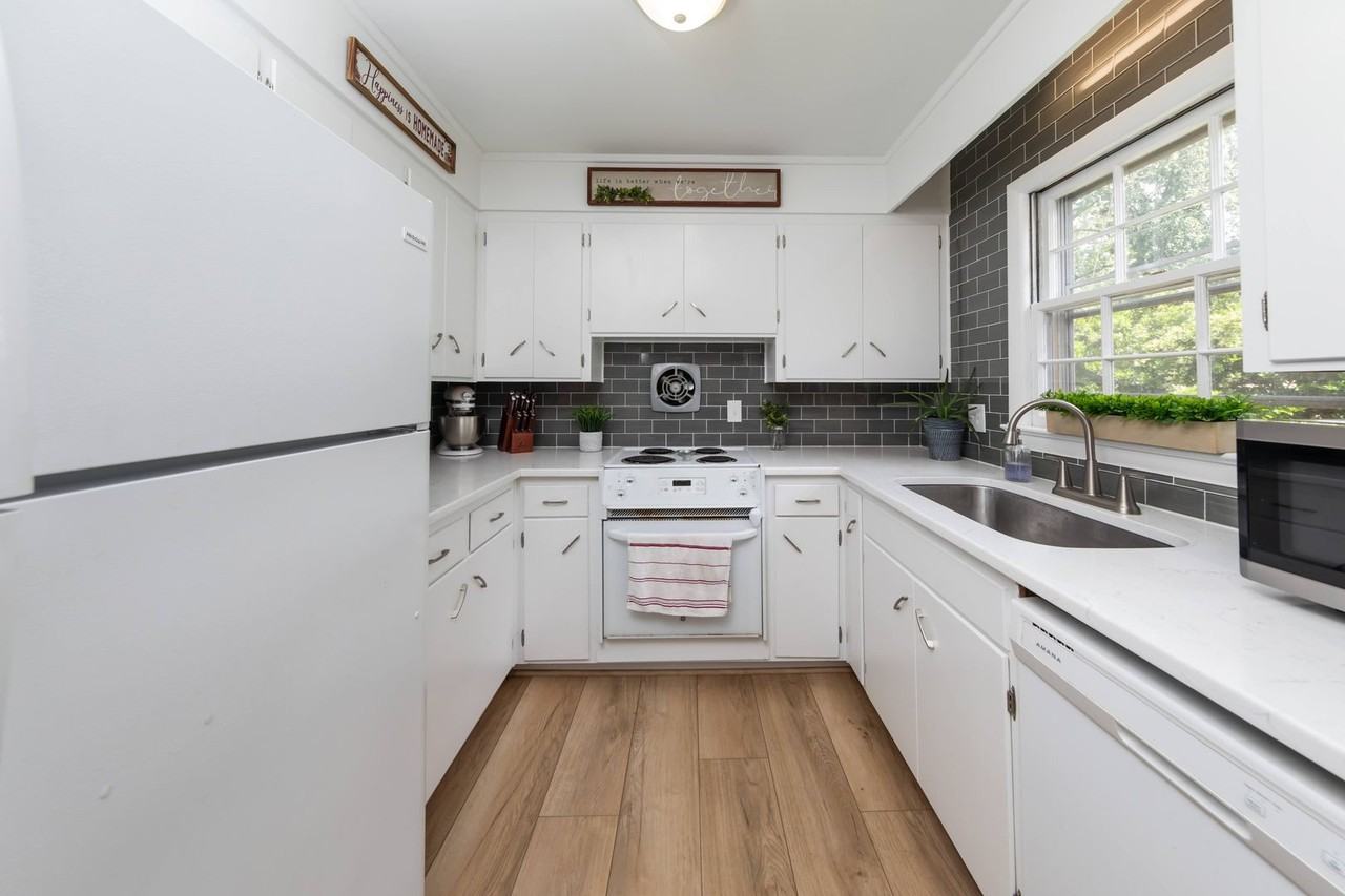 134 Berkeley Ln - Photo 4 of 15