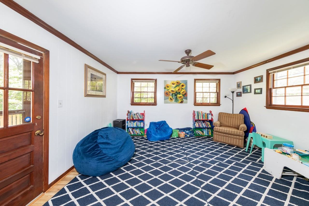 134 Berkeley Ln - Photo 5 of 15