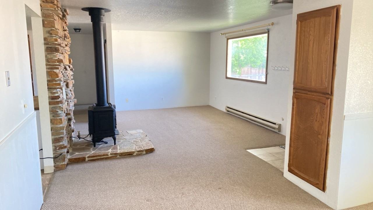 21567 Main St - Photo 3 of 36