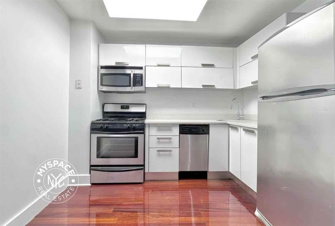 14 Meserole St #1B - Photo 3 of 7