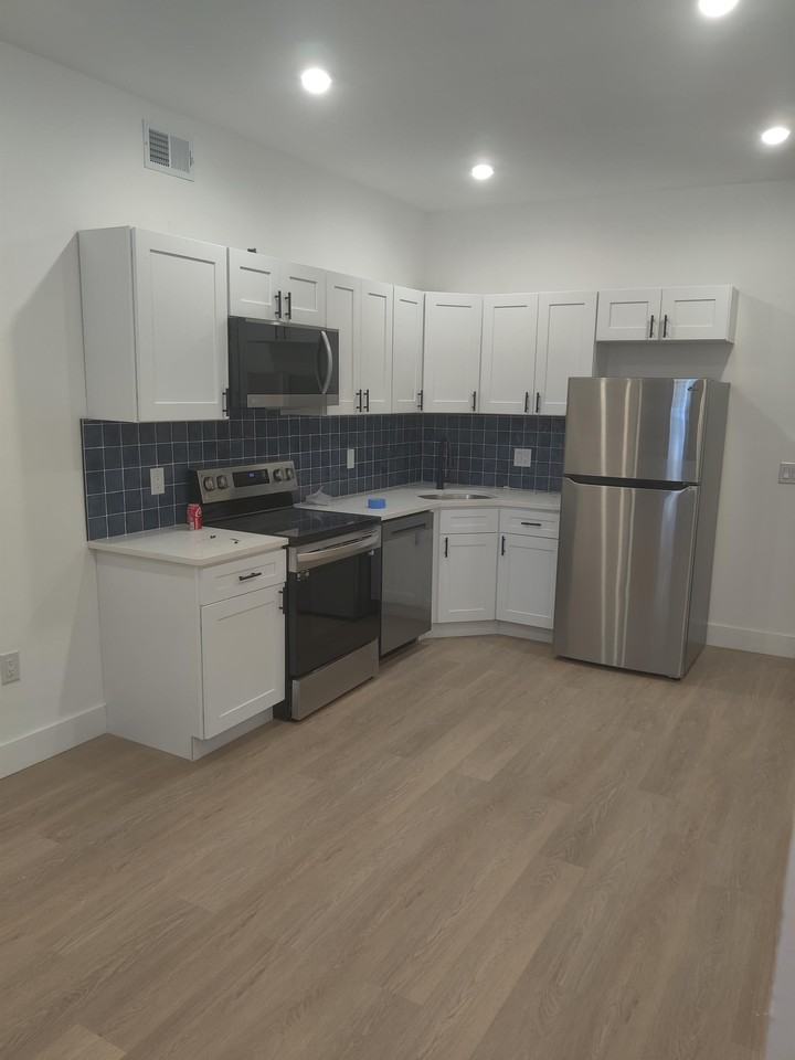 3018 N 9th St 1st Fl #A - Photo 2 of 10