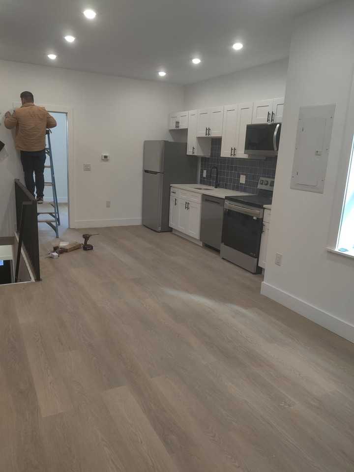 3018 N 9th St 2nd Fl #B - Photo 2 of 8