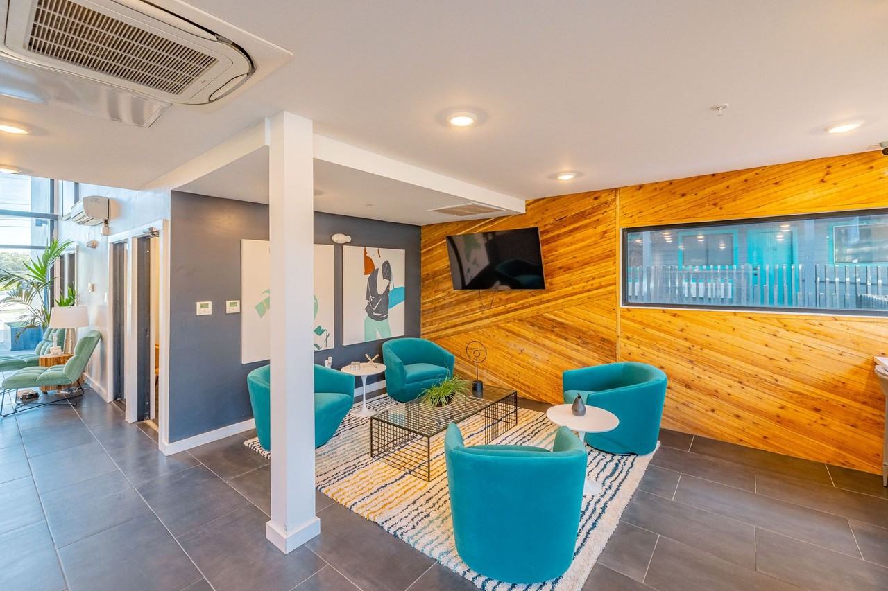 The Hedge Apartments - Photo 4 of 44