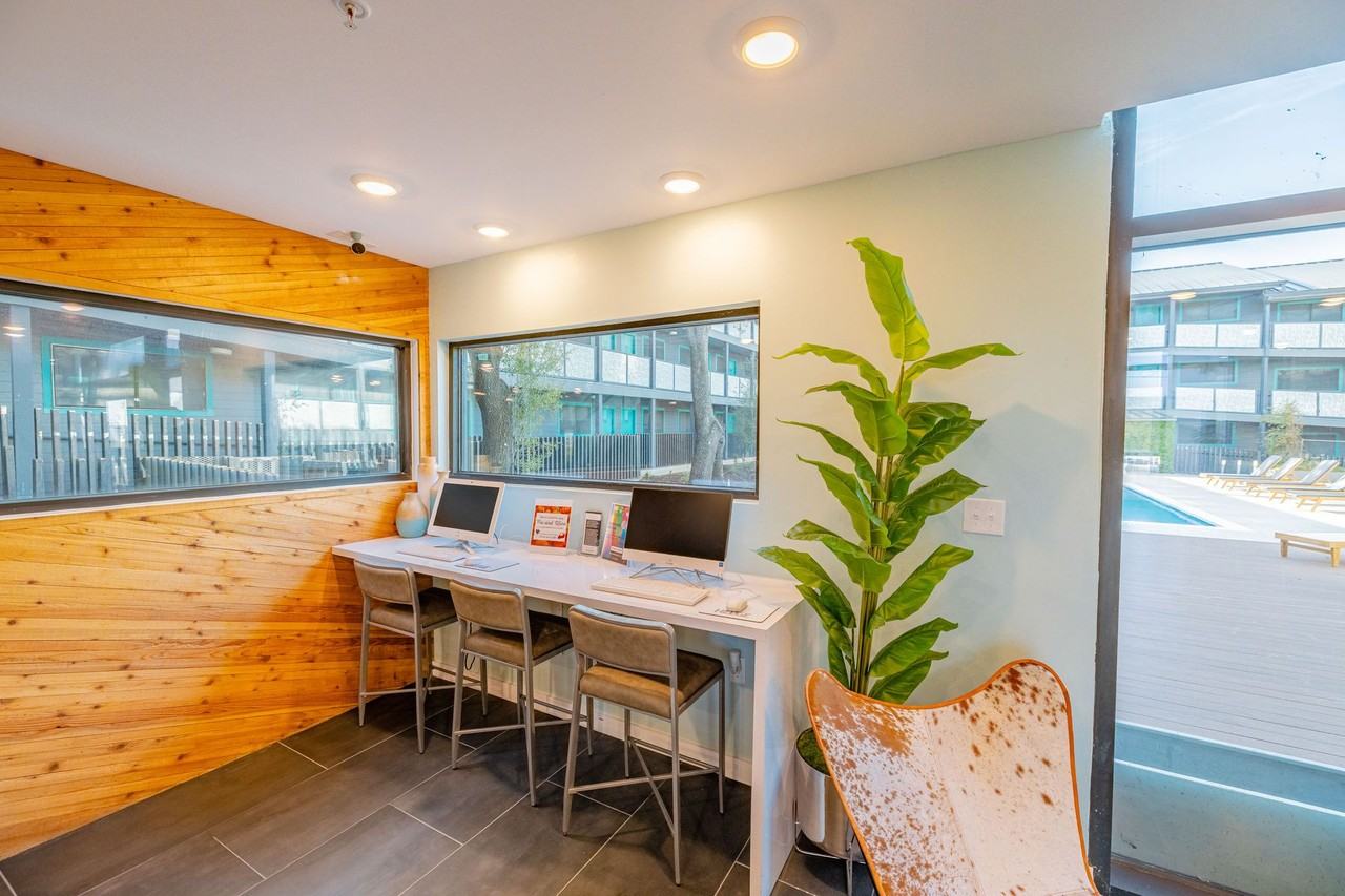 The Hedge Apartments - Photo 5 of 44