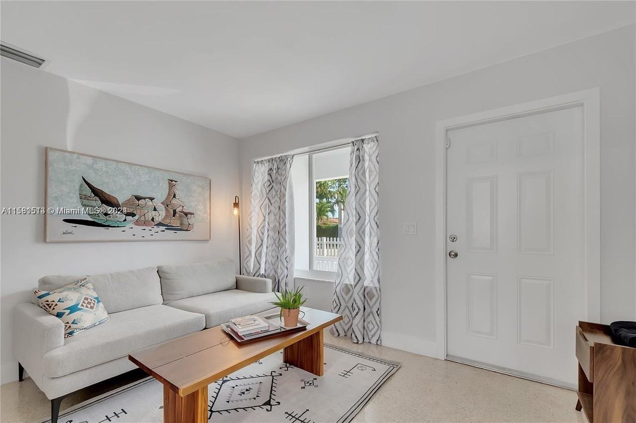 3641 Sw 29th St - Photo 3 of 8