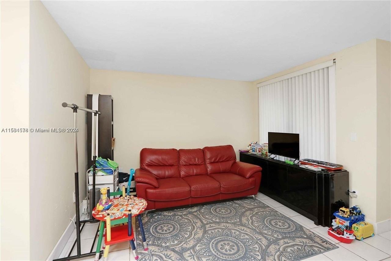 8211 Nw 191st St #3D - Photo 3 of 8