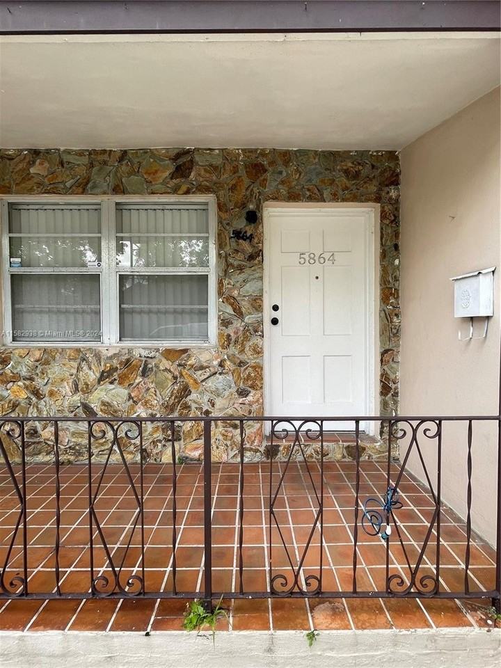 5864 Sw 9th St #5864 - Photo 2 of 8