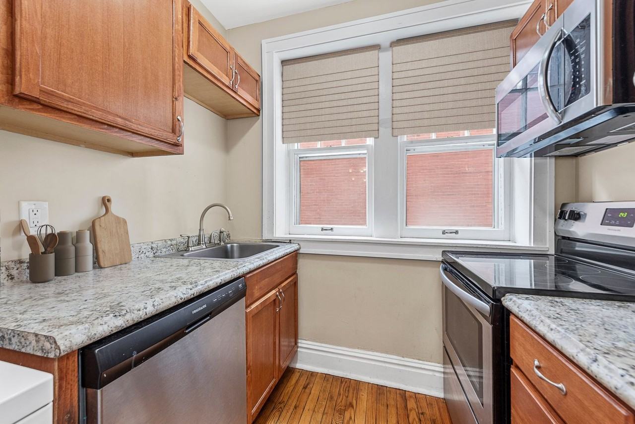 4256-58 Botanical LLC - Photo 3 of 19