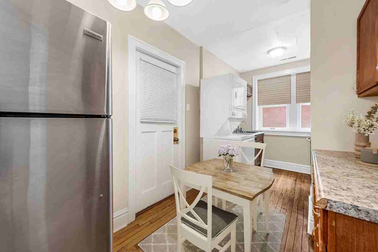 4256-58 Botanical LLC - Photo 4 of 19