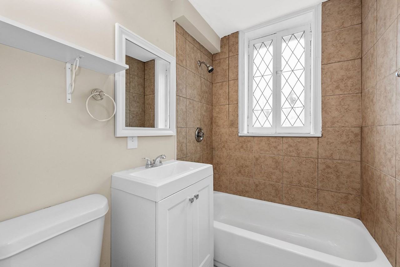 4256-58 Botanical LLC - Photo 7 of 19