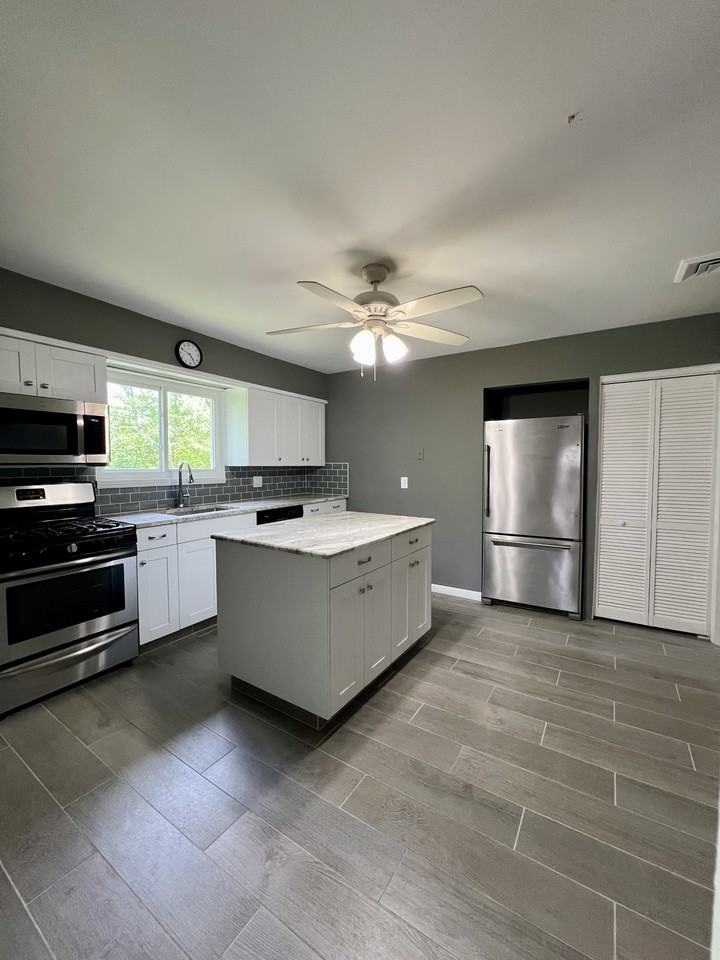 8 West Dr - Photo 3 of 15