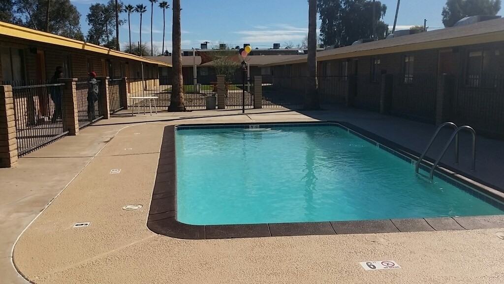 1 MONTH FREE rent 2 bed 1 bath with private Patio - Photo 4 of 27