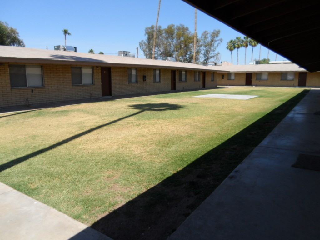 1 MONTH FREE rent 2 bed 1 bath with private Patio - Photo 7 of 27