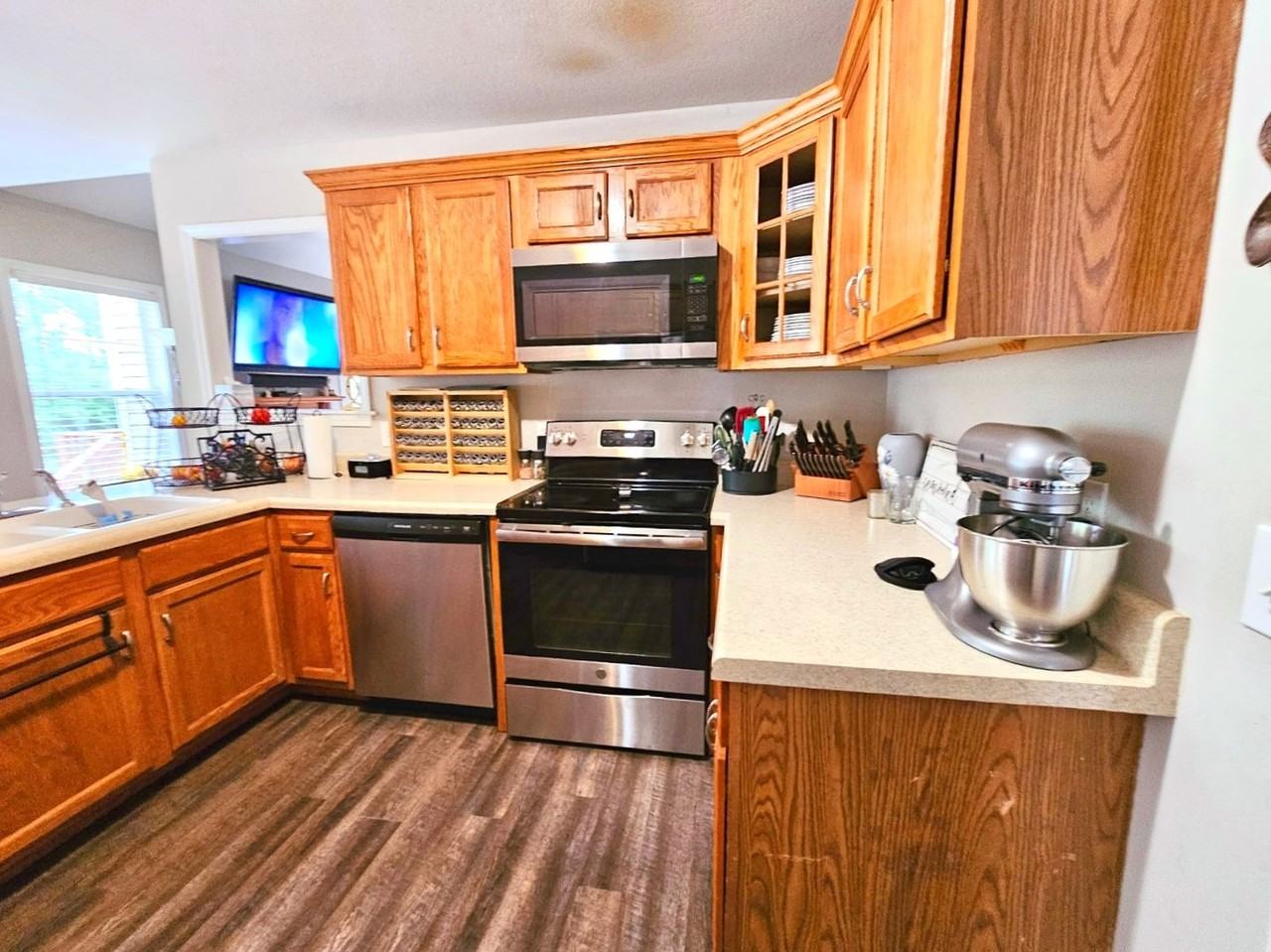 2871 Prince Dr - Photo 4 of 17