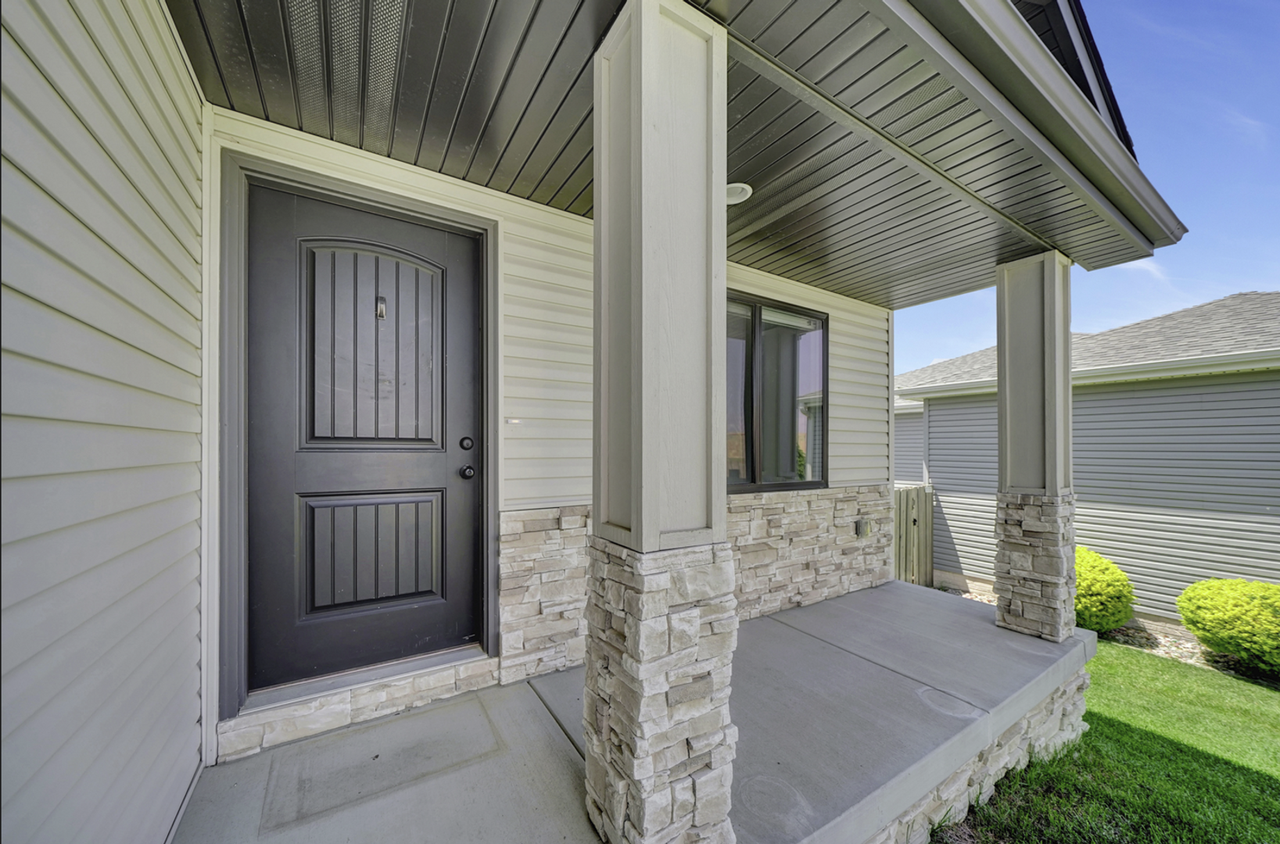 7339 Yankee Woods Dr - Photo 2 of 38