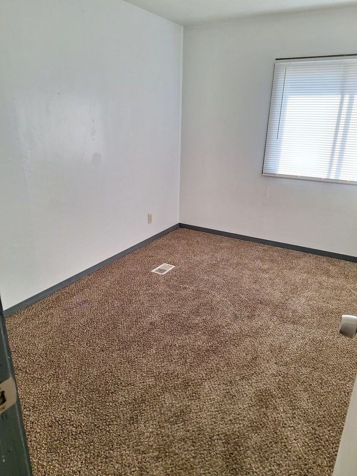 2903 Ne Riverside Ave #15 - Photo 2 of 9