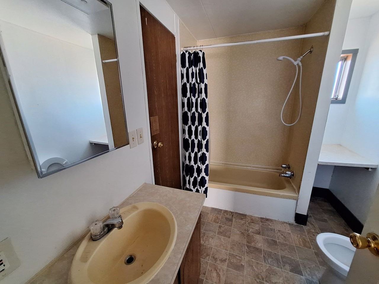 2903 Ne Riverside Ave #15 - Photo 6 of 9