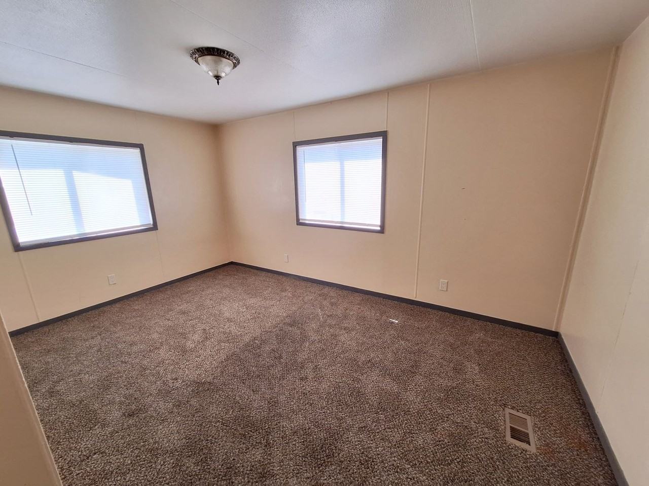 2903 Ne Riverside Ave #15 - Photo 7 of 9