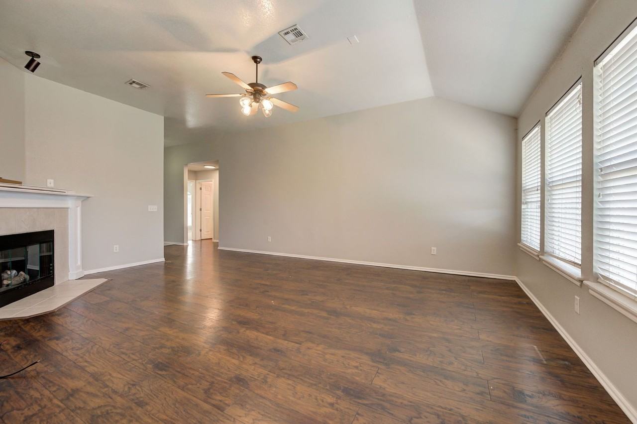 609 Sw 38th Pl - Photo 6 of 36