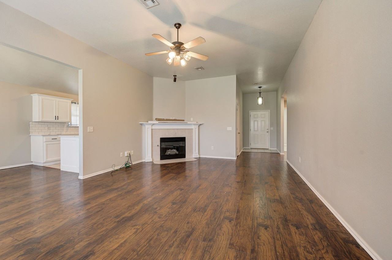 609 Sw 38th Pl - Photo 7 of 36