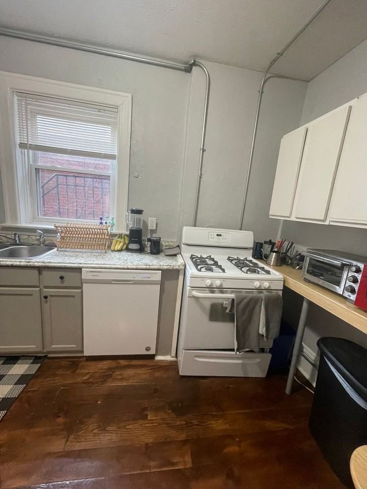 225 South Millvale Avenue - Photo 6 of 12