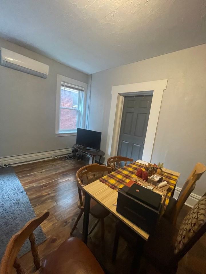 225 South Millvale Avenue - Photo 3 of 12