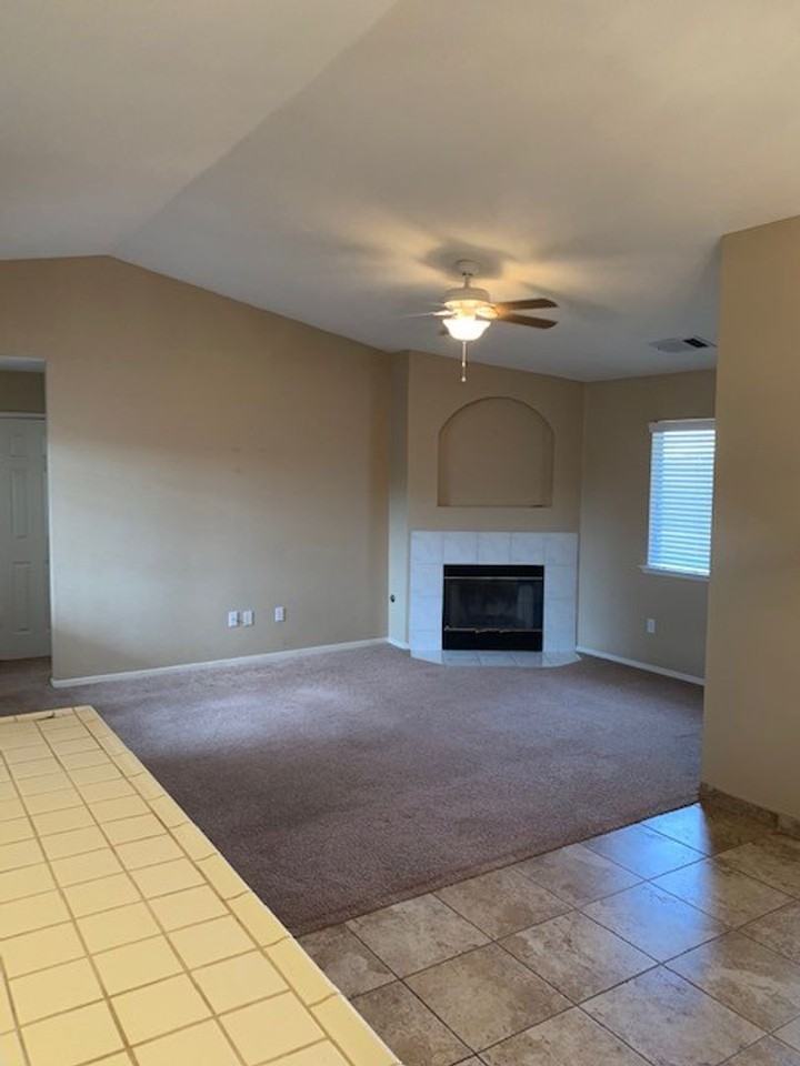 512 W Windsor Dr - Photo 2 of 10