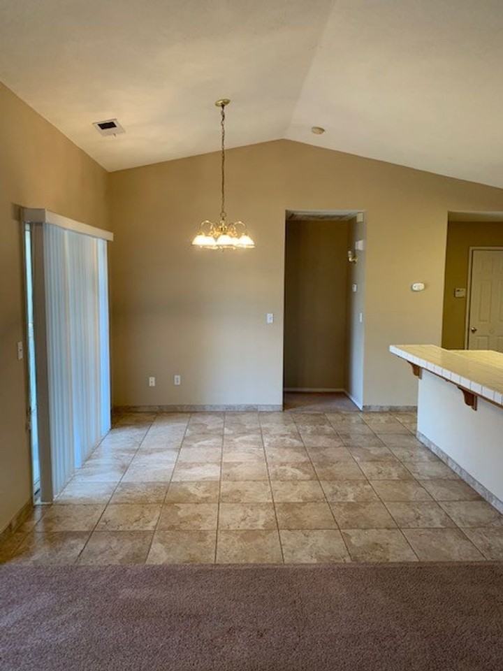512 W Windsor Dr - Photo 4 of 10