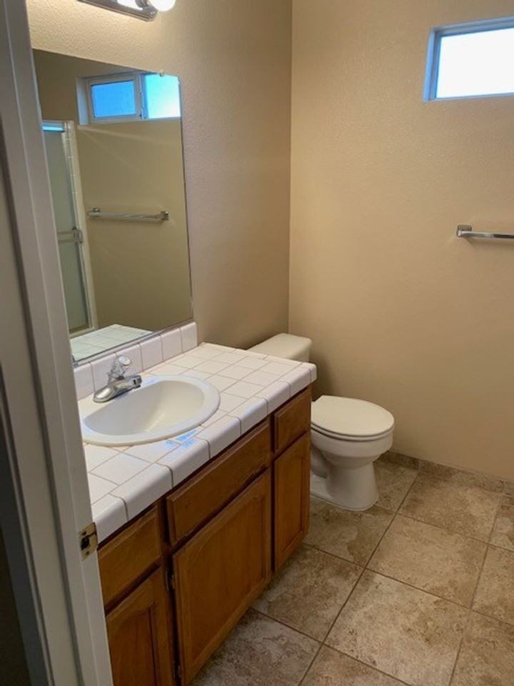 512 W Windsor Dr - Photo 6 of 10